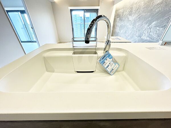 いつでも清潔なおいしいお水を。一つの水栓で水道水と浄水を使い分け。