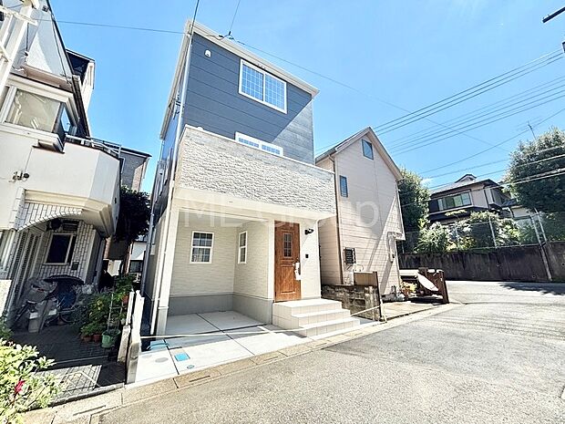 たっぷりの陽光と心地よい風が舞い込む住まい