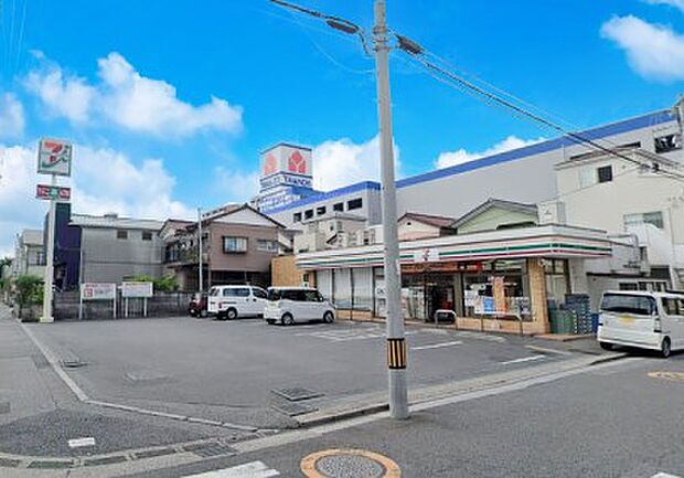 コンビニ 300m セブン-イレブン 川口青木3丁目店