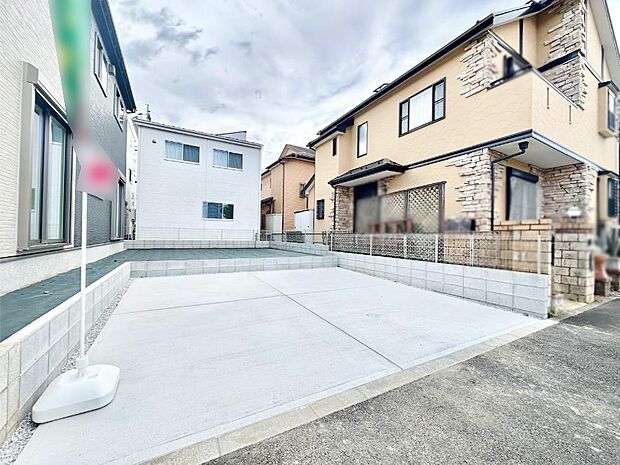 目の前が駐車場だと雨の日も大量にお買い物をした時も便利ですね