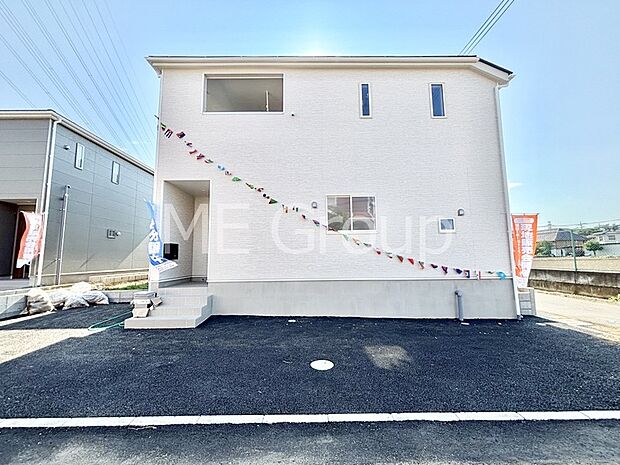 堂々完成!たっぷりの陽光と開放感に包まれる明るい住まい。