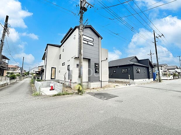 前面道路はきちんと整備されています  