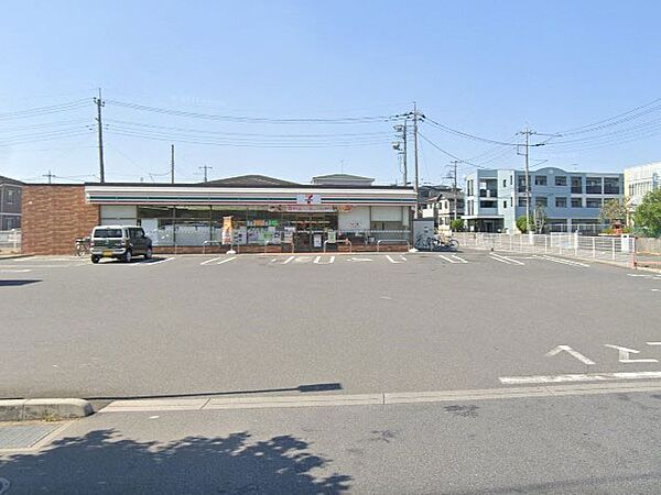 コンビニ 700m セブン-イレブン 桶川上日出谷店