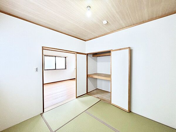 柔らかい畳の空間は、お子様の遊び場や来客時のおもてなしの場所として重宝します。