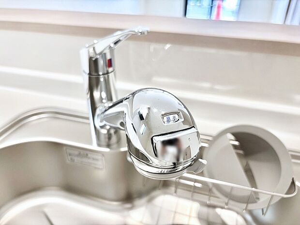 いつでも清潔なおいしいお水を。一つの水栓で水道水と浄水を使い分け。