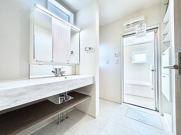 清潔感のある快適空間です。毎日の身支度も気持ち良くお使い頂けます。