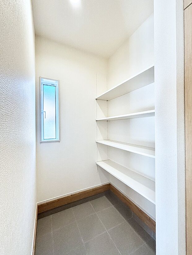 土間収納があるので、散らかりがちな玄関もスッキリ片付きます。