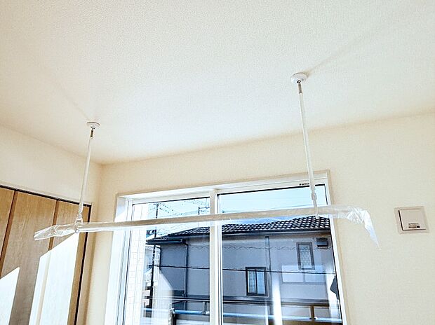 室内物干しポール。梅雨や花粉の時期に大活躍します。  
