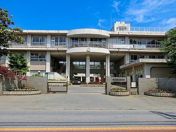 中学校 1090m 鴻巣市立赤見台中学校
