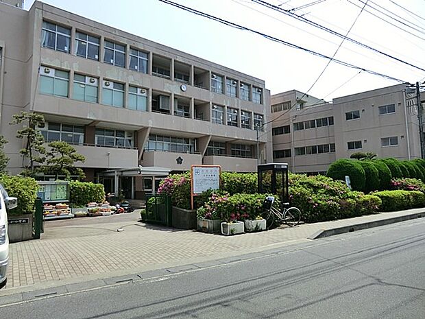 小学校 600m さいたま市立上小小学校