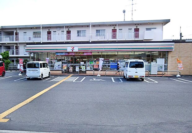 コンビニ 432m セブン-イレブン 岩槻西原台1丁目店