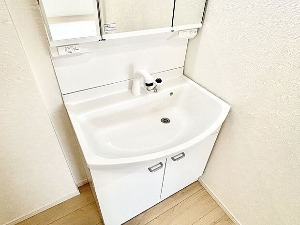 ハンドシャワー付き!使いやすい洗面台。