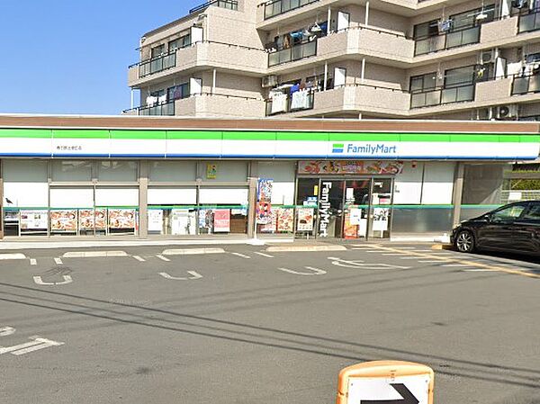 コンビニ 40m ファミリーマート春日部上蛭田店