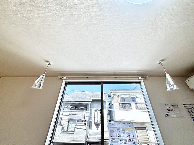 室内物干しポール。梅雨や花粉の時期に大活躍します。