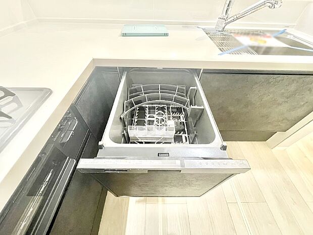 面倒なお片づけは食洗機にお任せ！家事の負担が減って、時間にも気持ちにもゆとりができます。