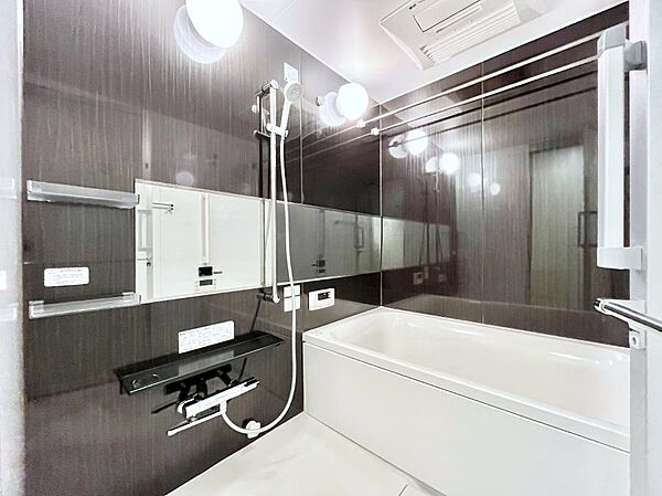 落ち着いた雰囲気でゆっくりお寛ぎいただけるバスルーム