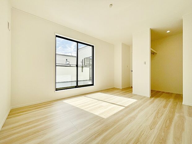 お子さまのお部屋としても！衣類の整理整頓に便利なWIC付きの洋室！