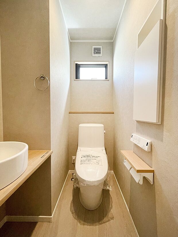トイレは安心の2箇所!朝のバタバタも一安心です。