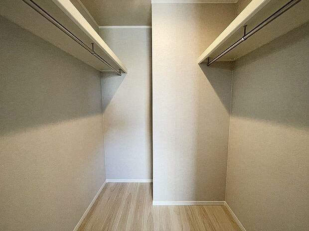 ウォークインクローゼット付きで生活空間を広く利用できます。
