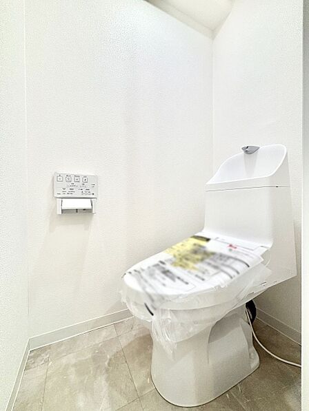 明るく清潔感のあるトイレです。