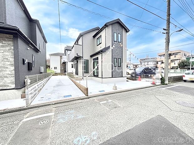 前面道路はきちんと整備されています  