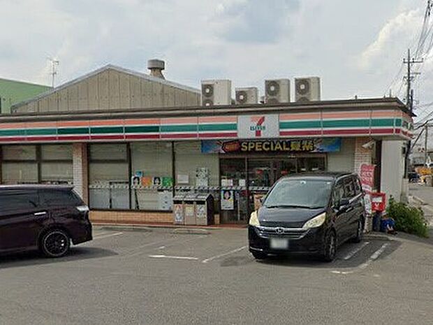 コンビニ 600m セブン-イレブン 草加稲荷2丁目店