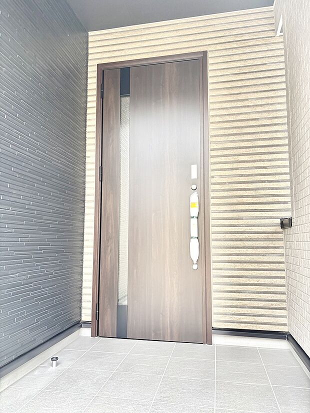 大切な家族、来客を出迎える玄関。