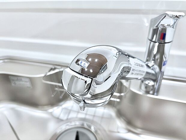 いつでも清潔なおいしいお水を。一つの水栓で水道水と浄水を使い分け。