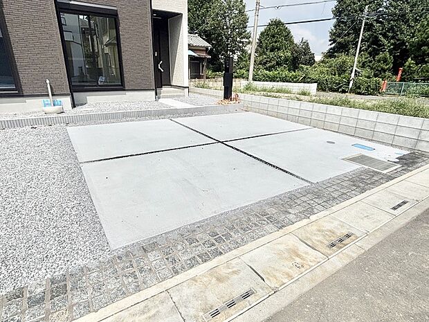 駐車2台可能!急なお客様の駐車に。また、ご家族の自転車スペースとしても大活躍。