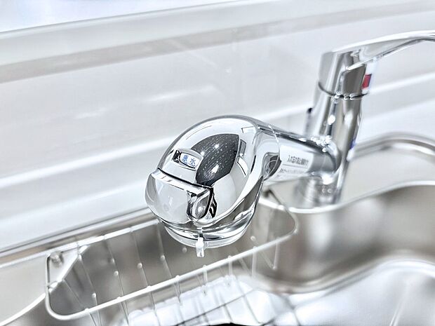 いつでも清潔なおいしいお水を。一つの水栓で水道水と浄水を使い分け。