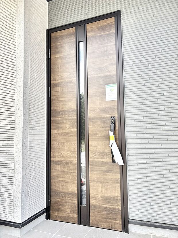 大切な家族、来客を出迎える玄関。