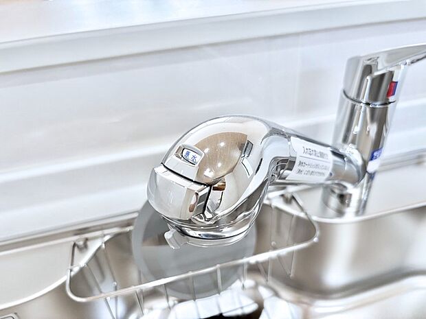 いつでも清潔なおいしいお水を。一つの水栓で水道水と浄水を使い分け。