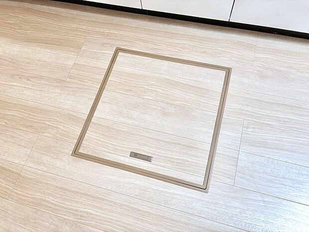 床下収納付き!日用品・非常用品の収納にも大活躍。