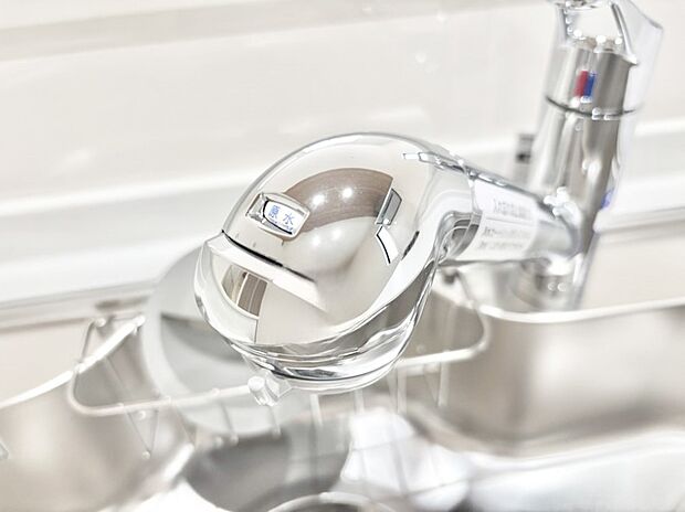 いつでも清潔なおいしいお水を。一つの水栓で水道水と浄水を使い分け。