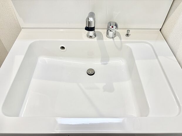 ハンドシャワー付き!使いやすい洗面台。