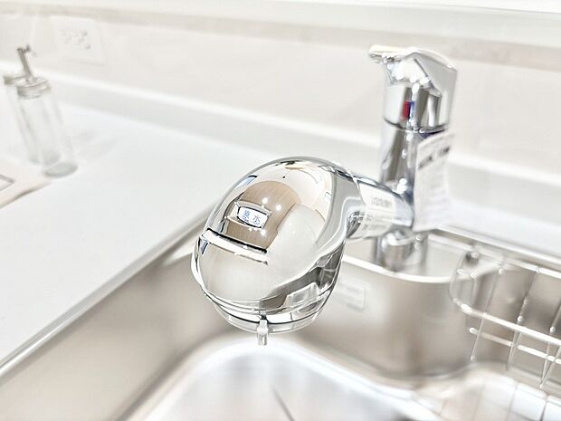 いつでも清潔なおいしいお水を。一つの水栓で水道水と浄水を使い分け。