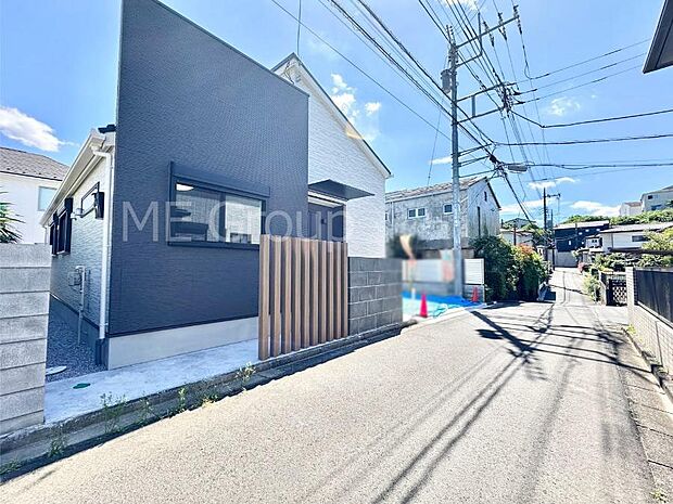 前面道路はきちんと整備されています  