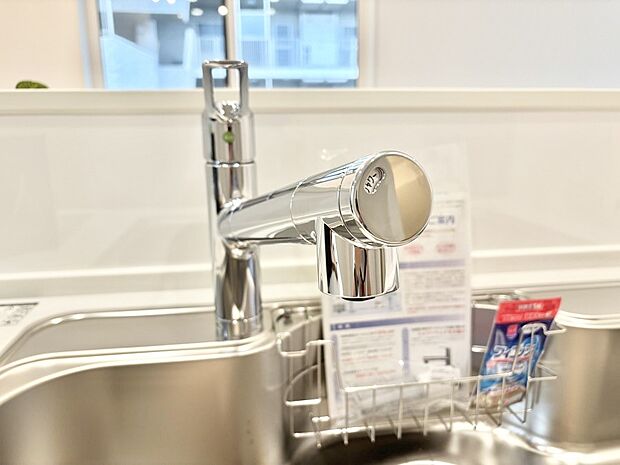 いつでも清潔なおいしいお水を。一つの水栓で水道水と浄水を使い分け。