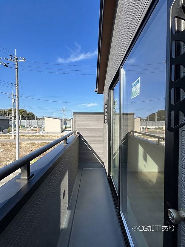 ゆったりバルコニーだから沢山お洗濯ものを干せます。