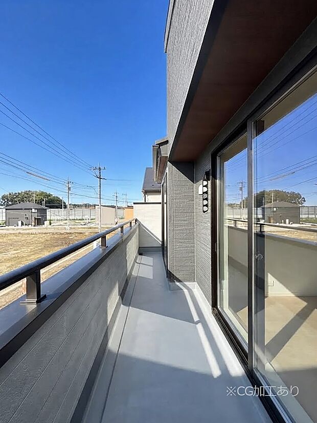 ゆったりバルコニーだから沢山お洗濯ものを干せます。