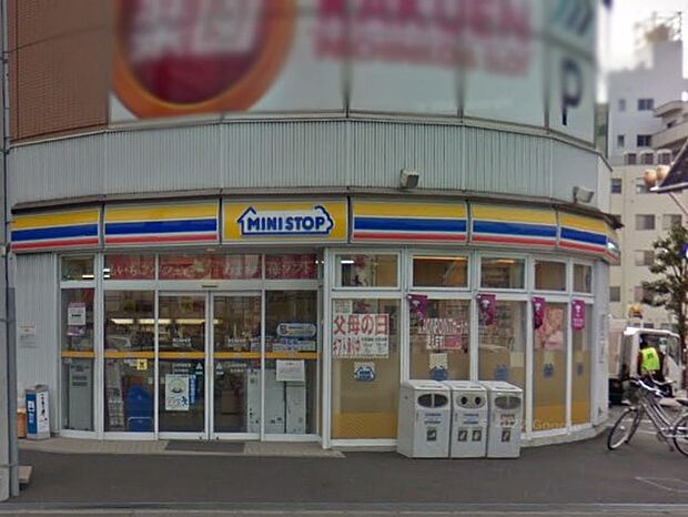 コンビニ 600m ミニストップ 南越谷ラクーン店