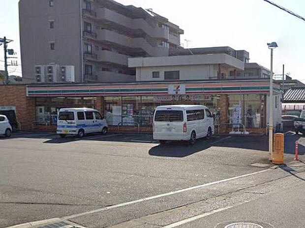 コンビニ 200m セブン-イレブン 吉川木売2丁目店