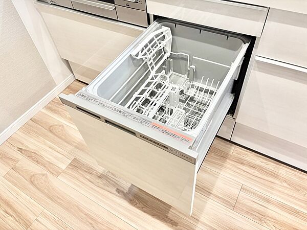 面倒なお片づけは食洗機にお任せ！家事の負担が減って、時間にも気持ちにもゆとりができます。