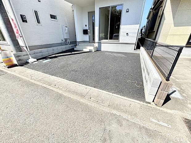 目の前が駐車場だと雨の日も大量にお買い物をした時も便利ですね