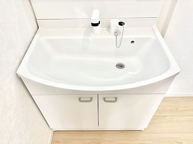 ハンドシャワー付き!使いやすい洗面台。
