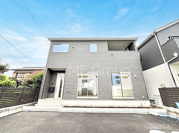 洗練された外観、上質な住空間が広がる室内は永く安心して過ごせる住居です。