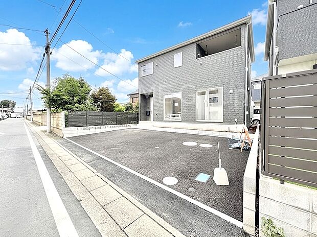 前面道路はきちんと整備されています