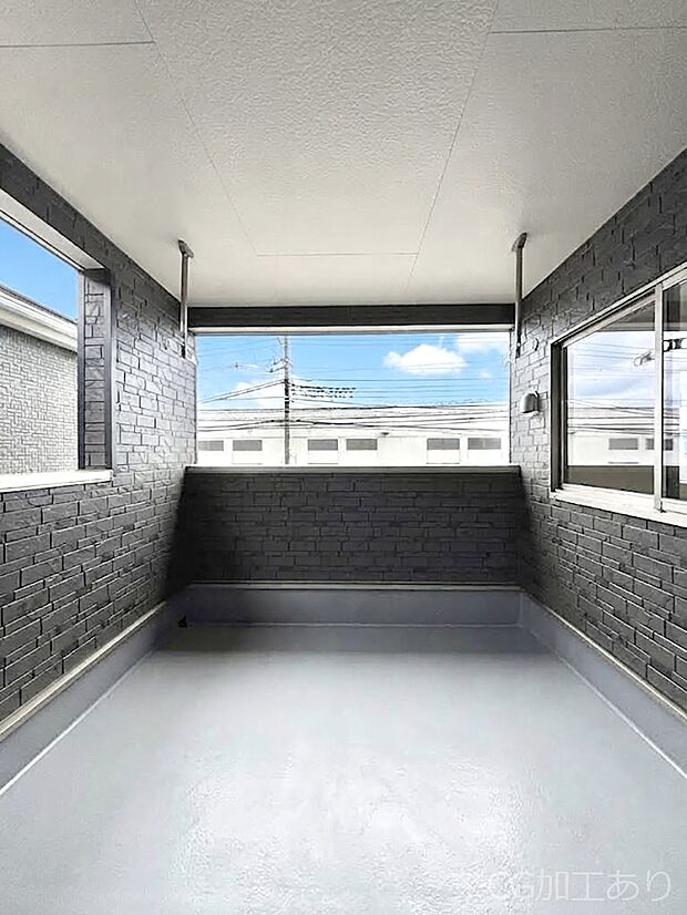 上部に屋根がかかっているので急な雨の時にも安心です。