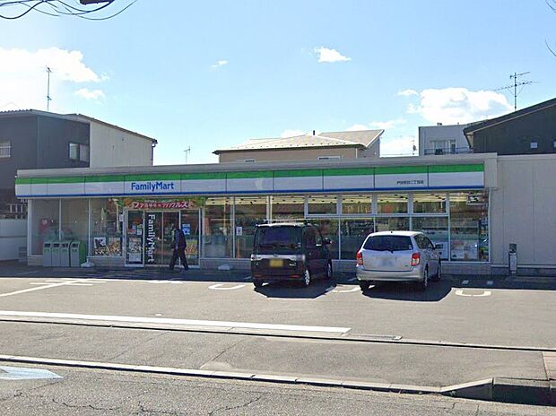 コンビニ 300m ファミリーマート 戸田笹目二丁目店