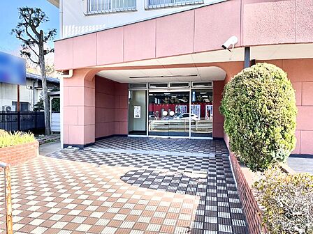 落ち着いた雰囲気のエントランス
